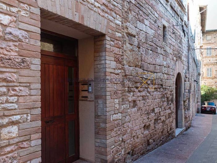 Appartamento con 6 locali in vendita in Via Santa Maria delle Rose, Centro Storico, Assisi