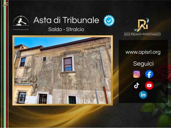 Casa con 6 locali in vendita in Piazza Tenente Antonio Bilancia, Volturara Appula