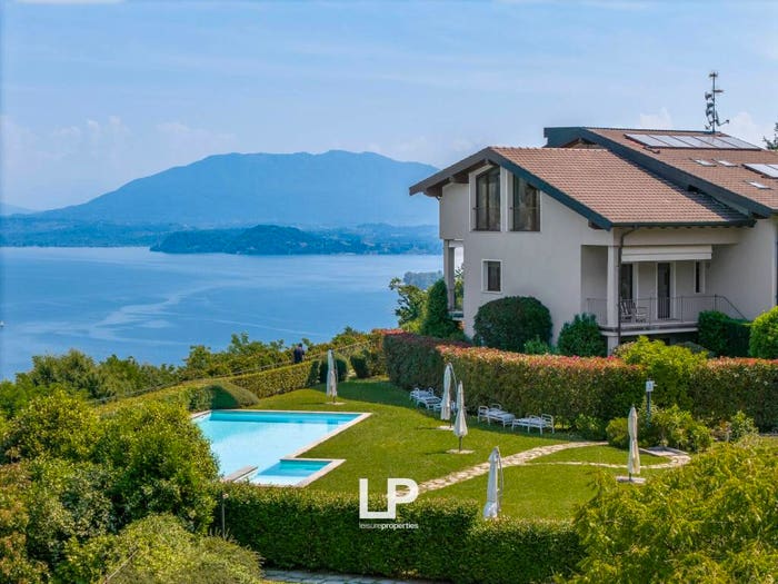 Casa quadrilocale in vendita in Via per Ghevio, Meina