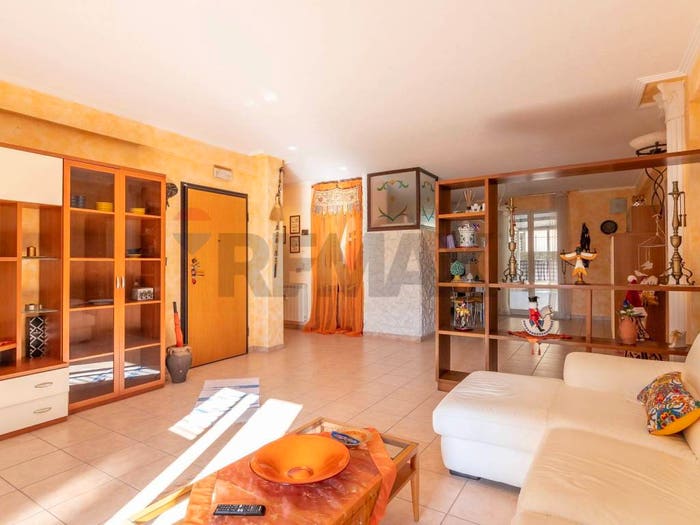 Appartamento con 6 locali in vendita in Via Fagone, Floridia