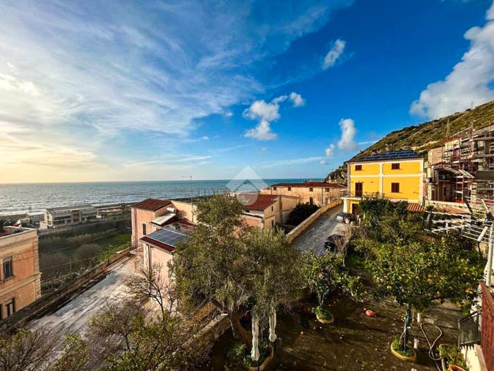 Casa con 5 locali in vendita in VIA INDIPENDENZA, Centro, Amantea
