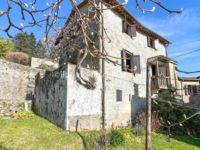 Casa con 6 locali in vendita in Via per Gello, Pescaglia