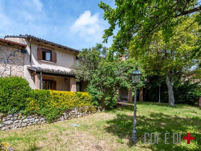 Casa con 6 locali in vendita in Via Equicola, Santa Anatolia, Borgorose