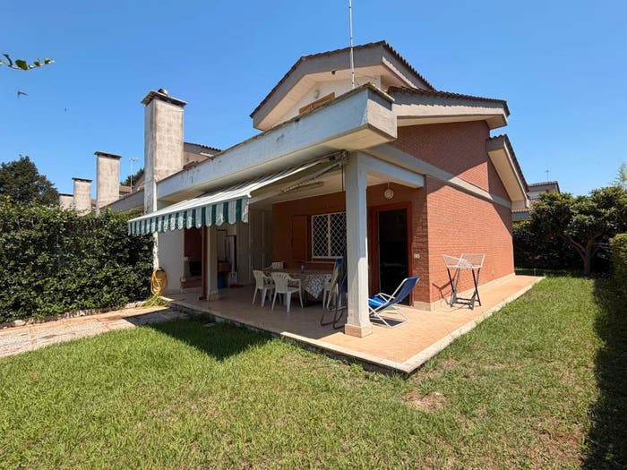 Casa quadrilocale in vendita in Viale Colle Romito, Colle Romito, Ardea
