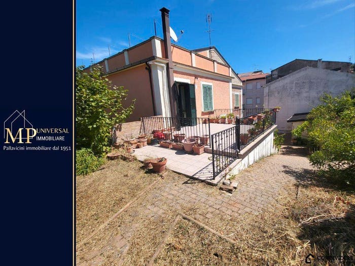 Casa con 6 locali in vendita in Via Giotto, Centro, Acri