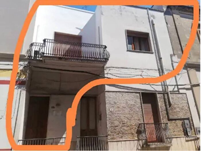 Appartamento quadrilocale in vendita in Via della Libertà, Centro, Leverano