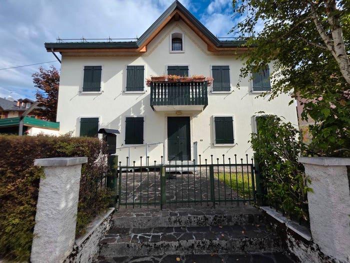 Casa con 6 locali in vendita in Via Novembre, Centro, Gallio