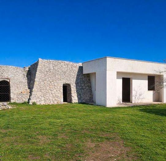 Casa trilocale in vendita in Strada Vicinale Pelena, Carpignano Salentino