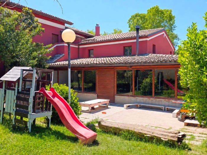 Casa con 6 locali in vendita in Via Broglie, Trecastelli