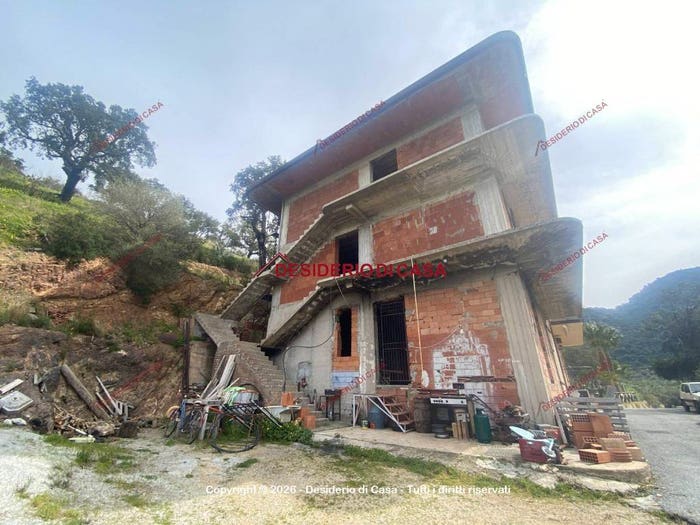 Casa con 6 locali in vendita in Contrada Moreni Soprani, Patti