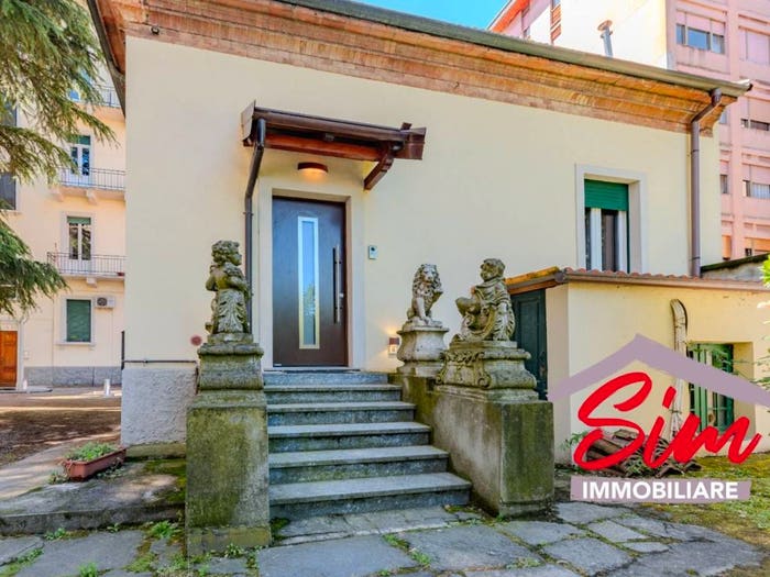 Casa quadrilocale in vendita in Via Geremia Bonomelli, Centro Stazione, Novara