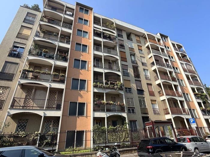 Appartamento quadrilocale in vendita in Via Giuseppe Carozzi, Inganni, Milano