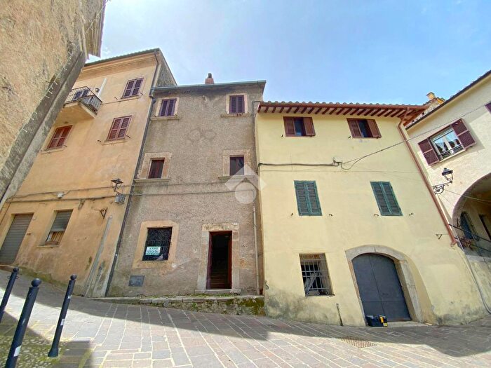 Appartamento trilocale in vendita in Piazza San Giovanni, Montopoli Di Sabina