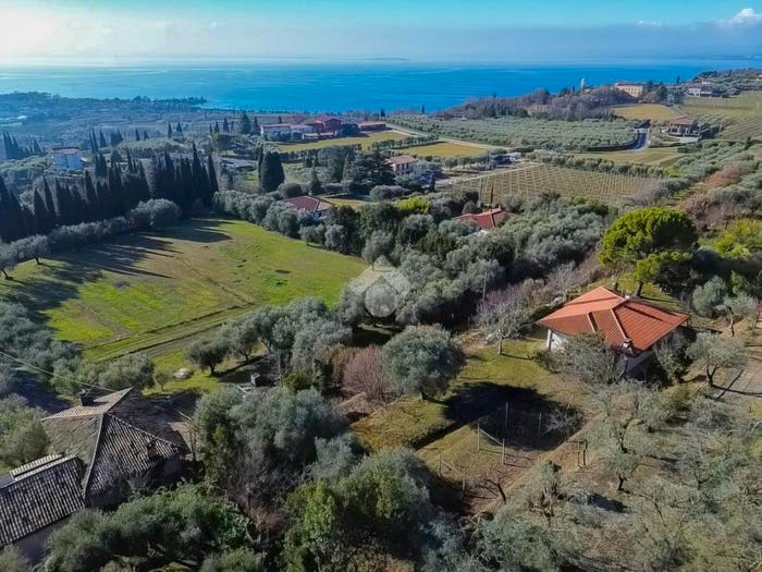 Casa con 5 locali in vendita in Via S Colombano, Bardolino