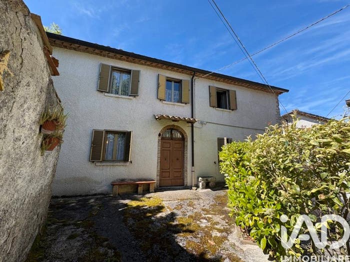Casa quadrilocale in vendita in Frazione Acquanera, Centro, Piobbico