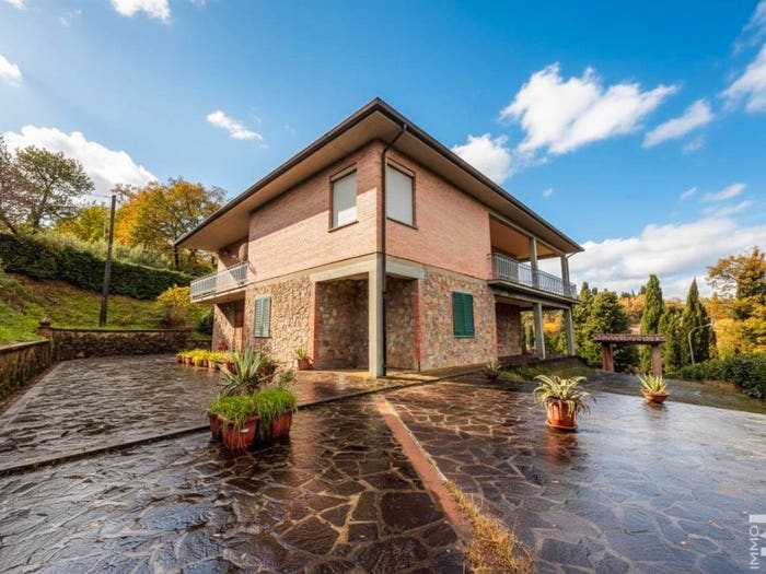 Casa con 6 locali in vendita in Via di Lajatico, Lajatico