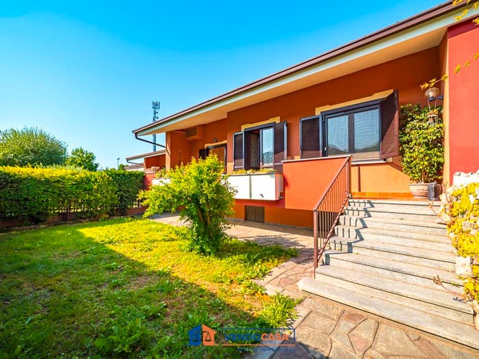 Casa con 6 locali in vendita in Via Emilio Visconti Venosta, Bandito, Bra
