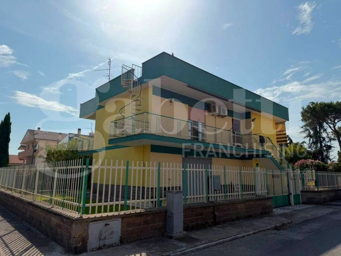Appartamento quadrilocale in vendita in Via Perugia, Gattone Isole, Aprilia