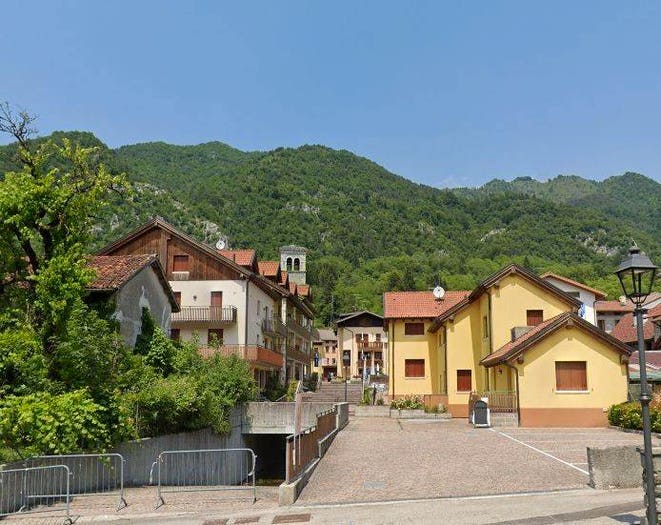 Casa in vendita in Piazzetta Cesare Battisti, Centro, Barcis
