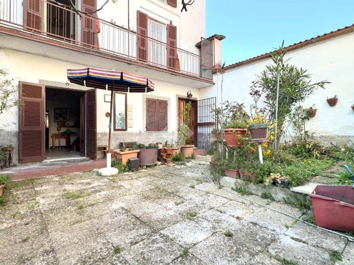 Casa con 6 locali in vendita in Via Cavour, Pasturana