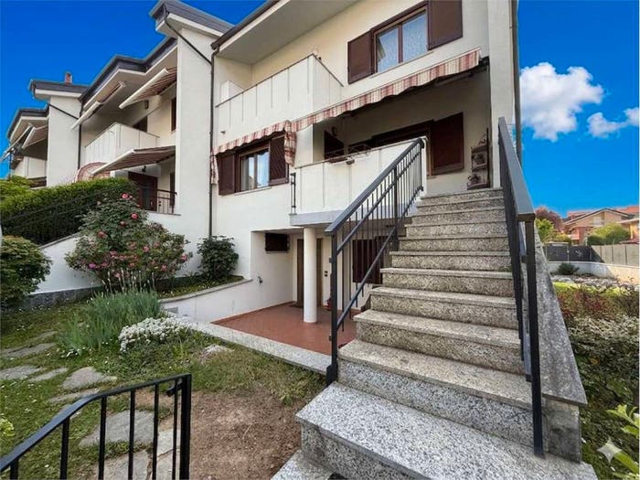 Casa con 6 locali in vendita in via Zaffiri, Centro, Ciriè
