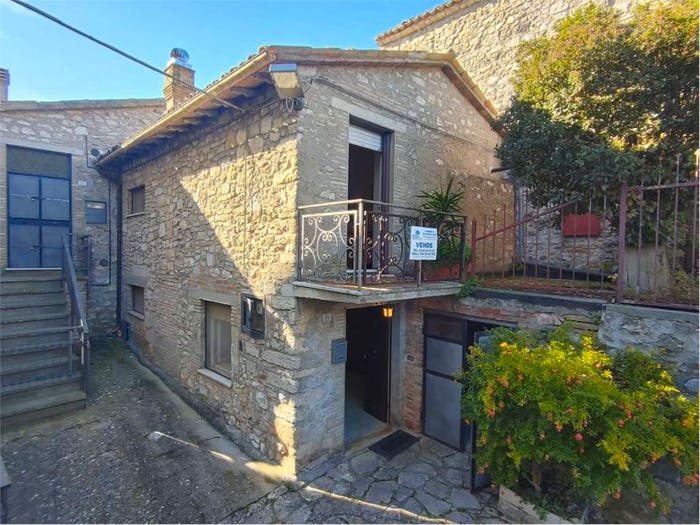 Casa quadrilocale in vendita in Viepri, Massa Martana