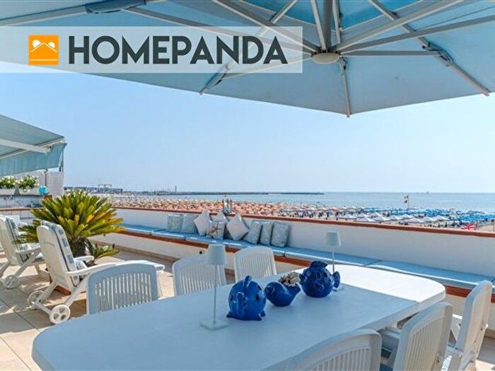 Appartamento con 5 locali in vendita in Viale Guglielmo Marconi, Viareggio