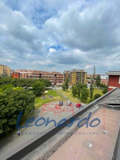 Appartamento con 5 locali in vendita in Stadio, Piacenza