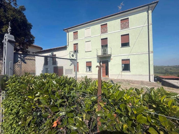 Casa quadrilocale in vendita in Pieve, Centro, Rovescala