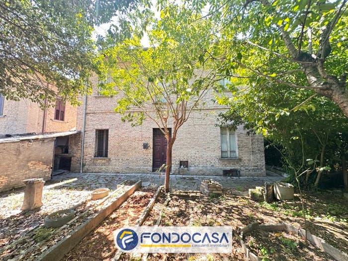 Casa con 6 locali in vendita in Via Tolignano, Ascoli Piceno