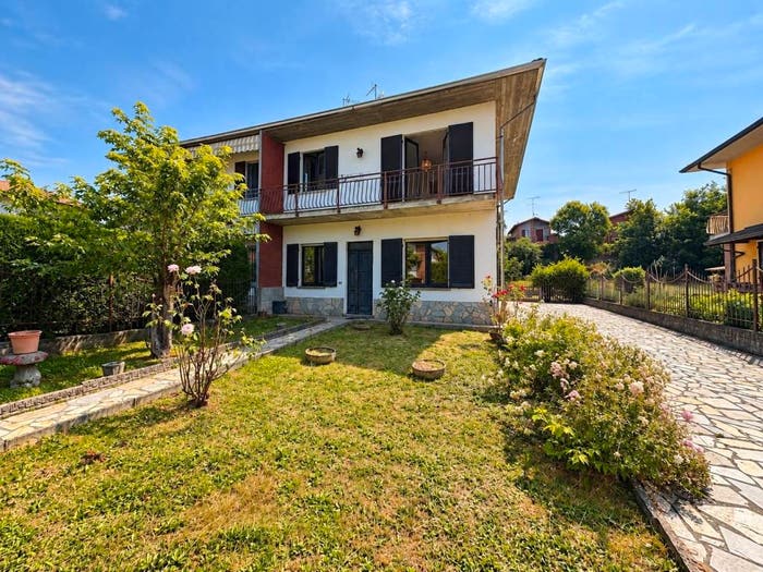 Casa quadrilocale in vendita in Via Giacomo Brodolini, Centro, Casteggio