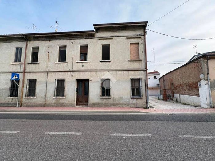 Appartamento quadrilocale in vendita in Via Ippolito Nievo, Centro, Suzzara