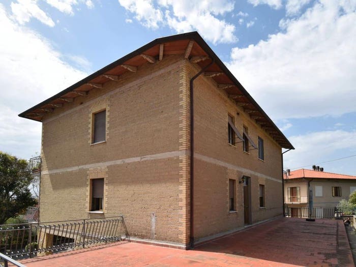 Casa quadrilocale in vendita in Via Aprile, Centro, Montegabbione