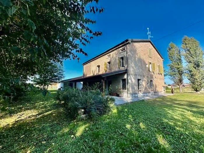Casa con 6 locali in vendita in Gavello, Mirandola