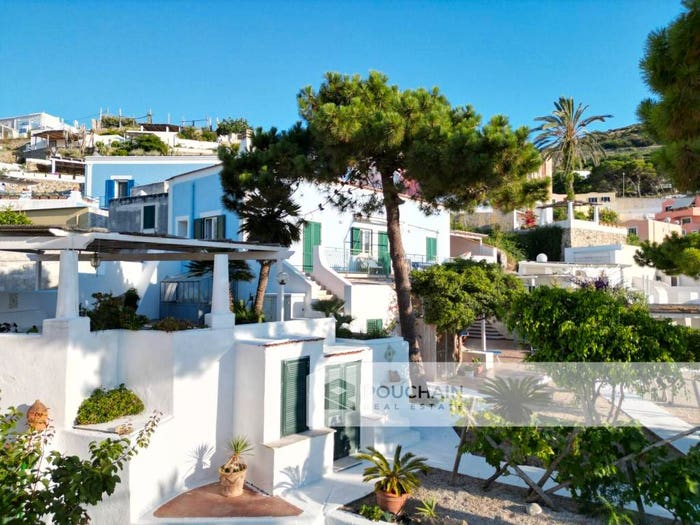Casa con 6 locali in vendita in Centro, Ponza