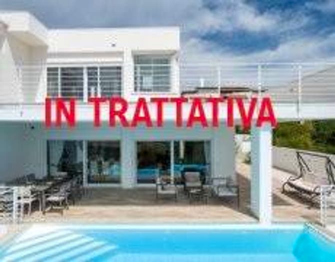 Casa con 6 locali in vendita in Centro, Budoni