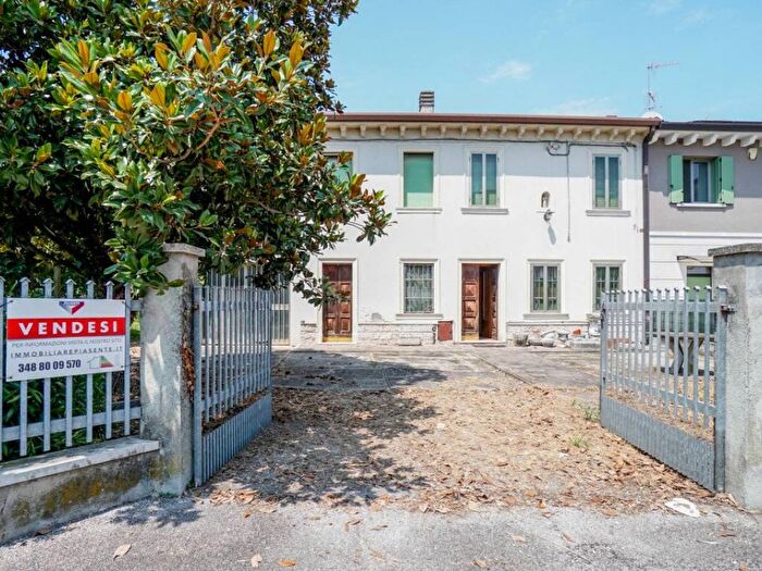 Casa con 5 locali in vendita in Via Giovanni Dalle Case, Beccacivetta Azzano, Castel d'Azzano