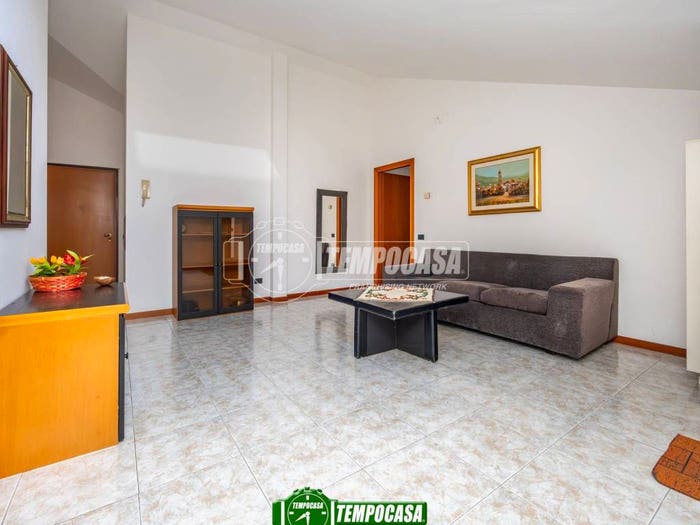 Appartamento trilocale in vendita in Via Camillo Benso Conte di Cavour D, Grezzago