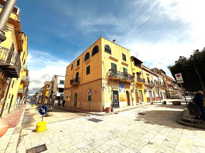 Appartamento con 6 locali in vendita in Piazza Rettore Evola, Balestrate Foce, Balestrate