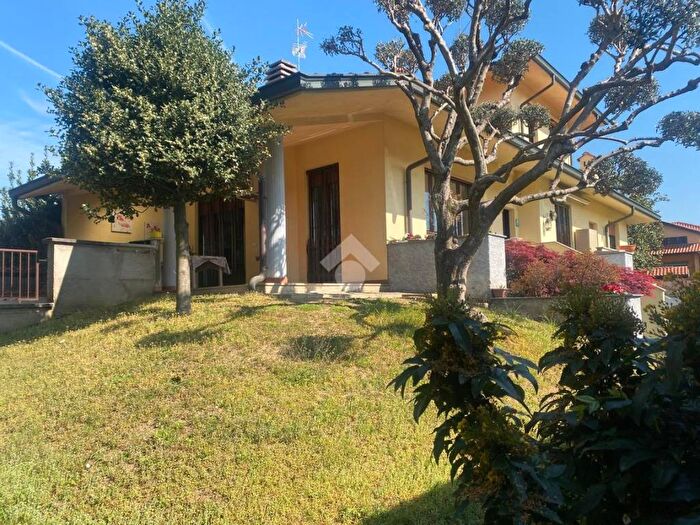 Casa con 5 locali in vendita in Via Kant, San Lorenzo, Parabiago
