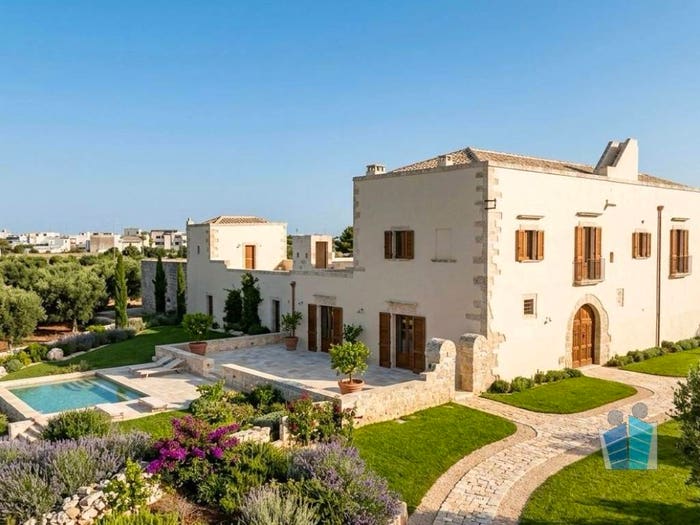 Casa con 6 locali in vendita in Copertino