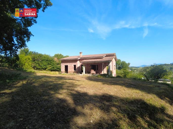 Casa quadrilocale in vendita in Via Spineta, Poggio Mirteto
