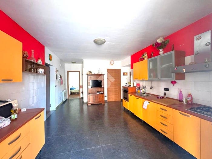 Appartamento con 5 locali in vendita in Via Pasquale Pastorino, Bolzaneto, Genova