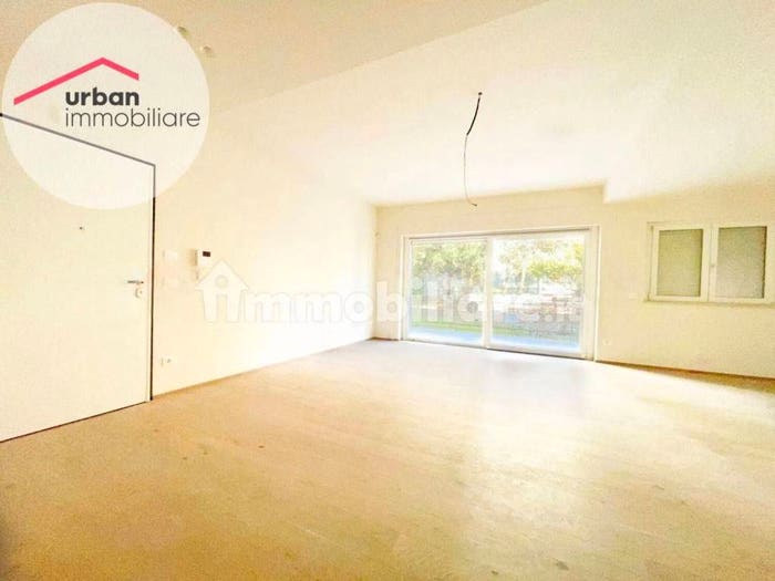 Appartamento trilocale in vendita in Via Vincenzo De Bartholomaeis, Villa Comunale, L'Aquila