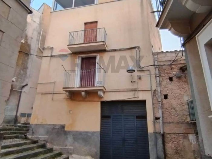 Casa con 6 locali in vendita in Via Sotto Raia, Centro, Mineo