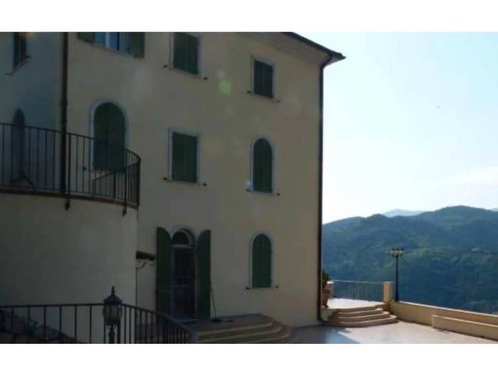 Casa con 6 locali in vendita in V Cassogna, Centro, Camporosso
