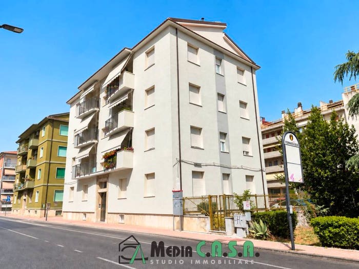 Appartamento quadrilocale in vendita in Via Giuseppe Verdi, Ascoli Piceno