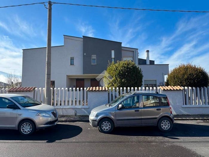 Casa quadrilocale in vendita in VIA GIUSEPPE PARINI, Antrosano, Avezzano
