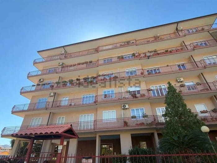 Appartamento con 6 locali in vendita in Via Eleuterio Ruggiero, Stadio, Caserta