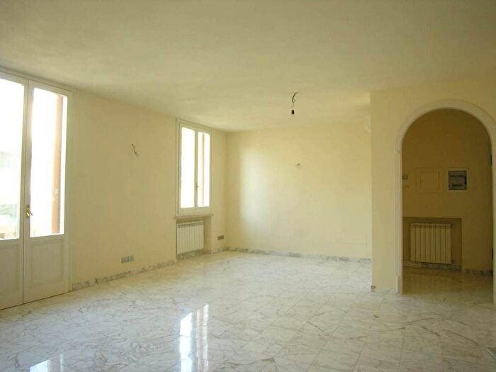 Casa con 6 locali in vendita in Lungomare, Viareggio